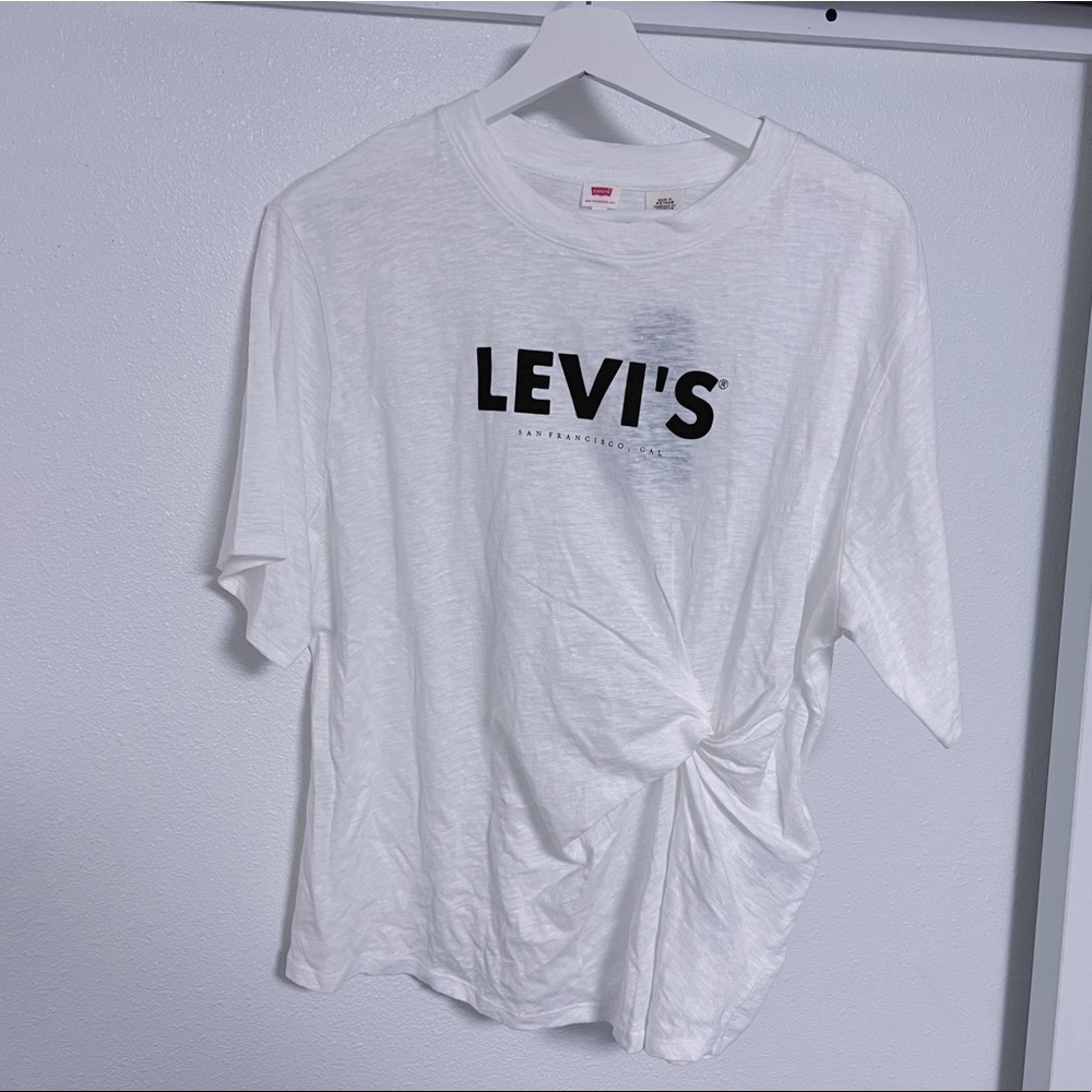 Levi’s White Tee NWT